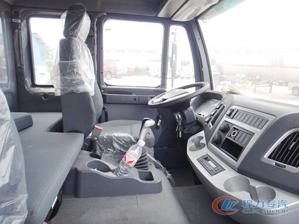 重汽8噸瀝青灑布車