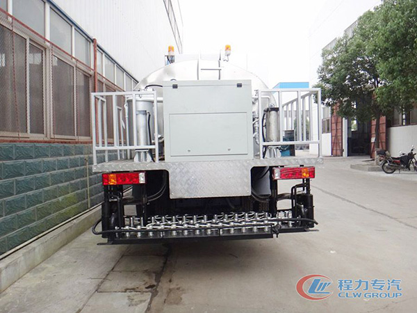 重汽8噸瀝青灑布車