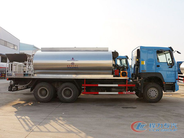 重汽豪沃16噸瀝青灑布車