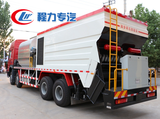 重汽前四后八同步碎石封層車
