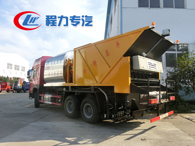 重汽后雙橋同步碎石封層車