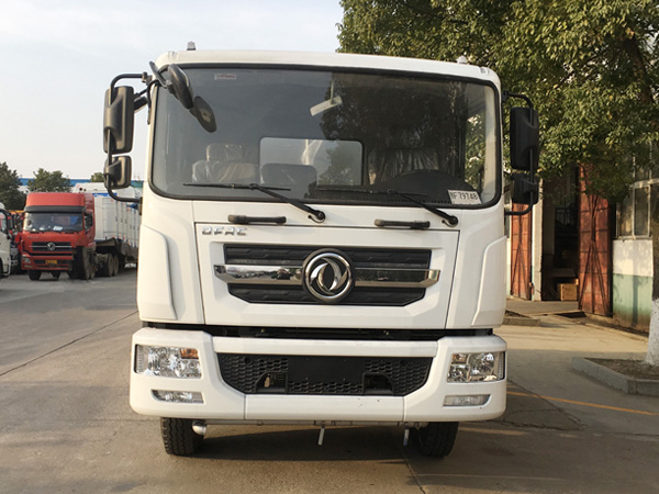 東風D9多功能抑塵車
