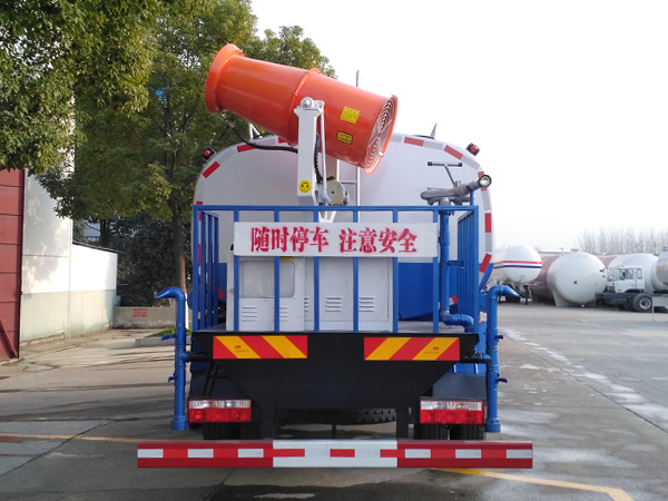 東風D9多功能抑塵車