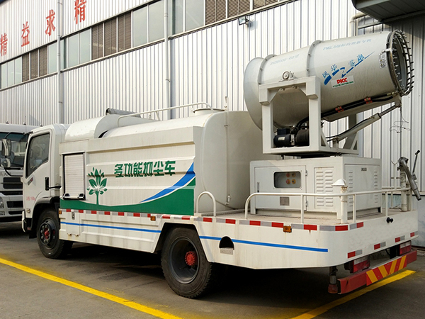 東風御虎抑塵車