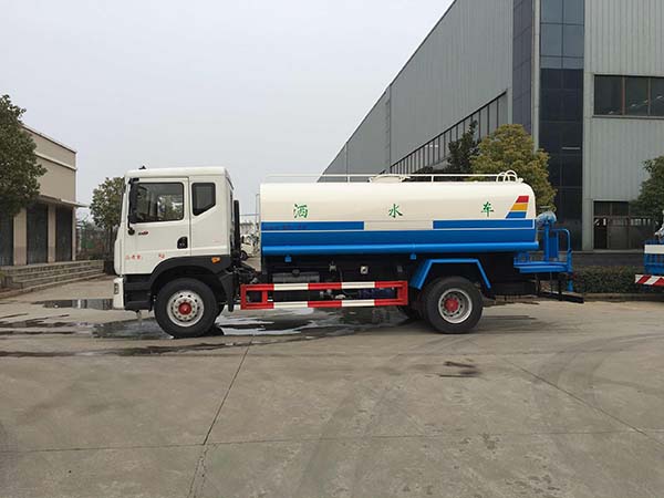 東風康明斯10噸灑水車