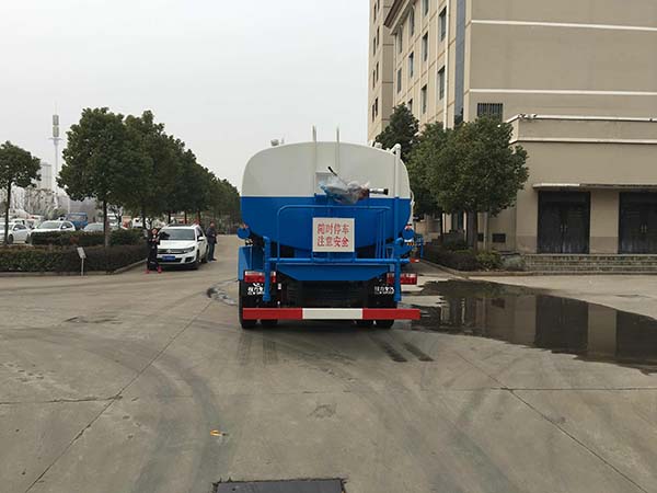 東風康明斯10噸灑水車