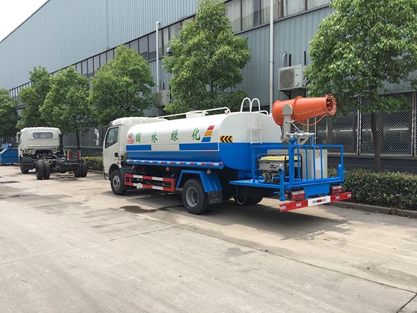 東風(fēng)9.5噸噴霧灑水車