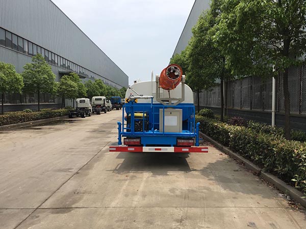 東風(fēng)9.5噸噴霧灑水車