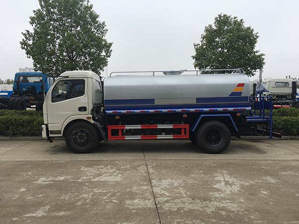東風福瑞卡8噸灑水車