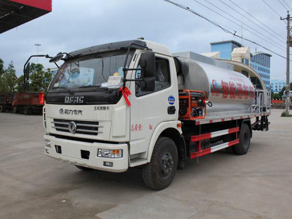 東風大多利卡6噸瀝青灑布車(智能型)