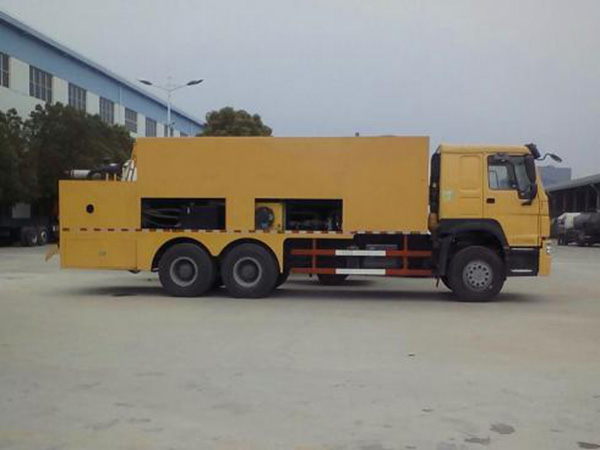 國六重汽豪沃稀漿封層車(標準型)