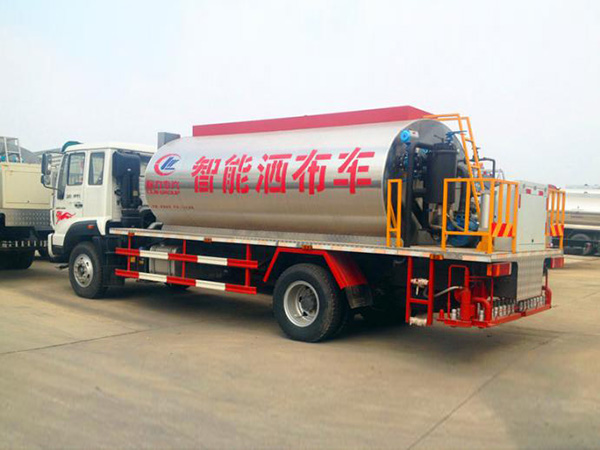 重汽斯太爾10噸智能型瀝青灑布車