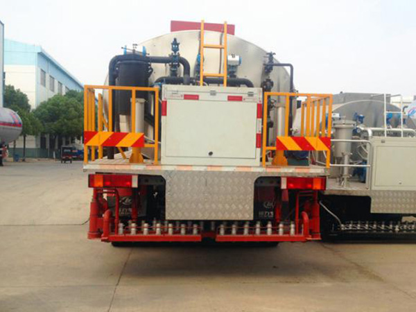 重汽斯太爾10噸智能型瀝青灑布車