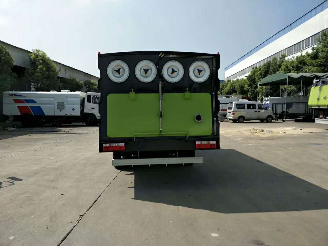 東風8方大多利卡吸塵車