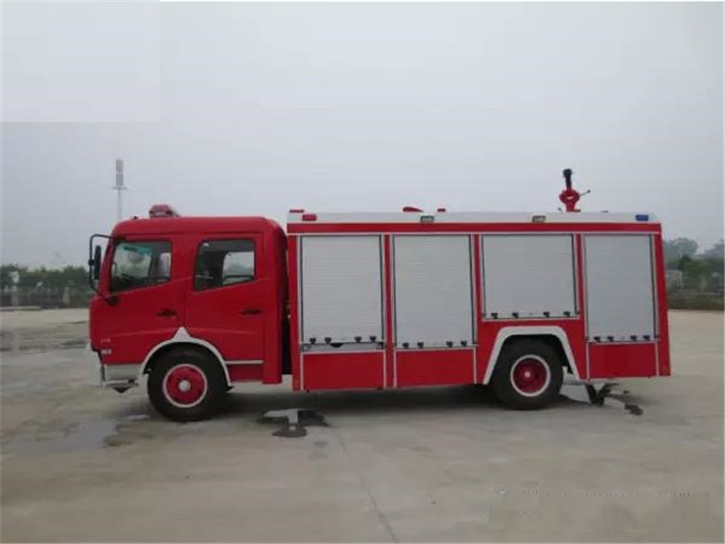 東風天錦6噸水罐泡沫兩用消防車
