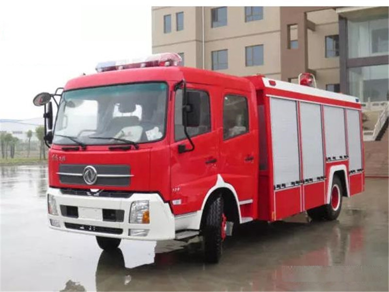 東風天錦6噸水罐泡沫兩用消防車