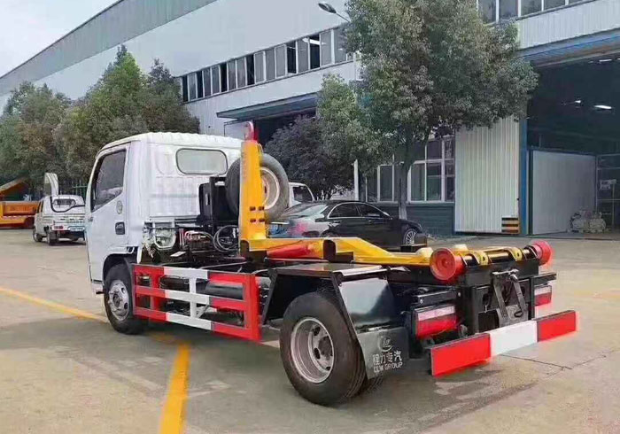 國六東風多利卡5方鉤臂式垃圾車