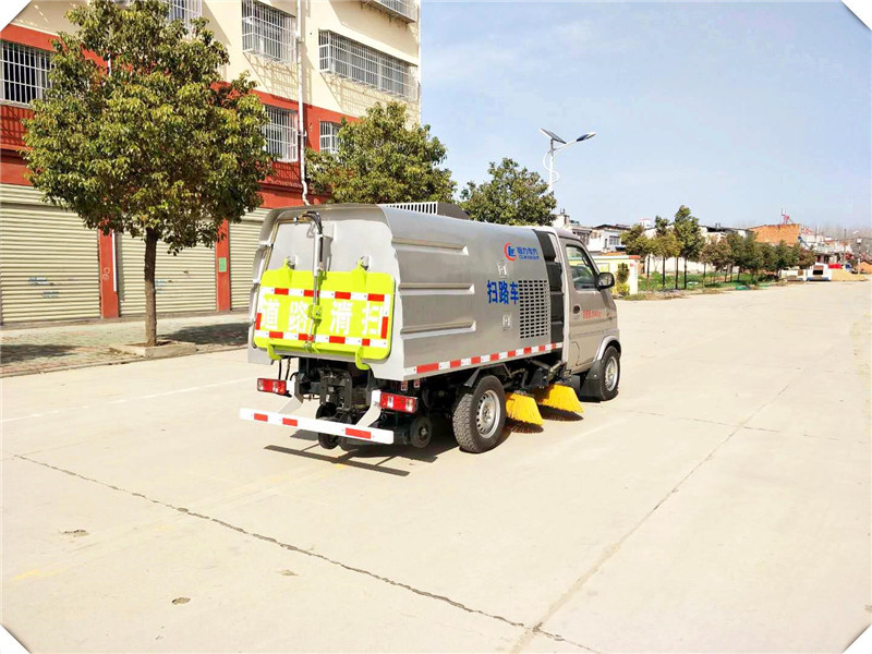 國六長安3方掃路車
