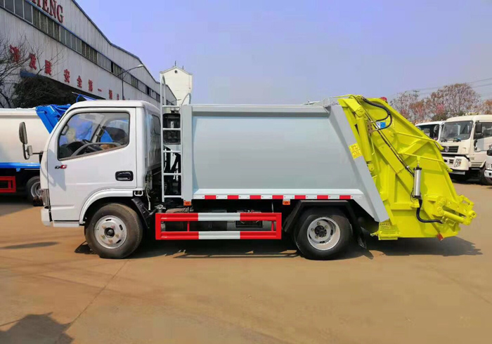 藍牌4方多利卡后裝垃圾壓縮車
