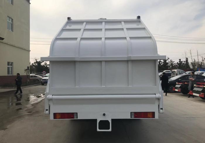 天龍后雙橋后裝壓縮式垃圾車
