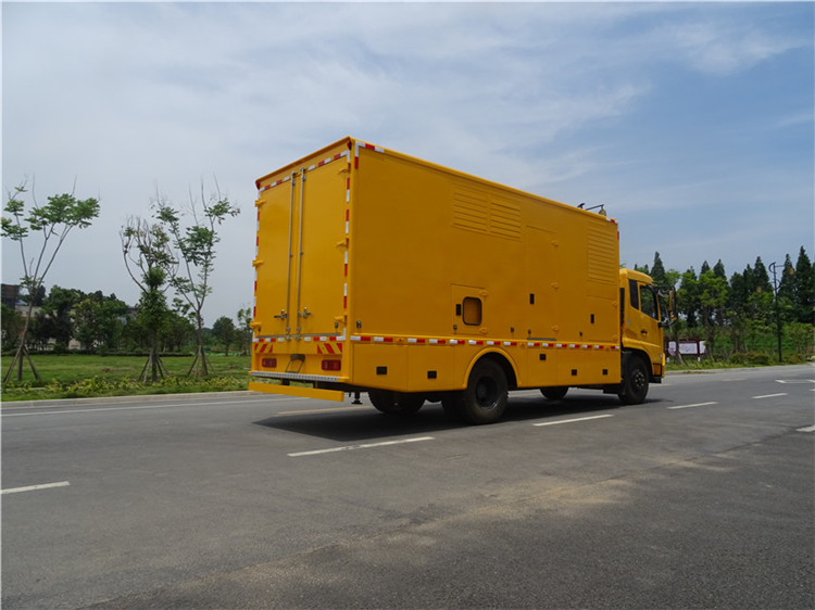 東風天錦100-200KW移動電源車