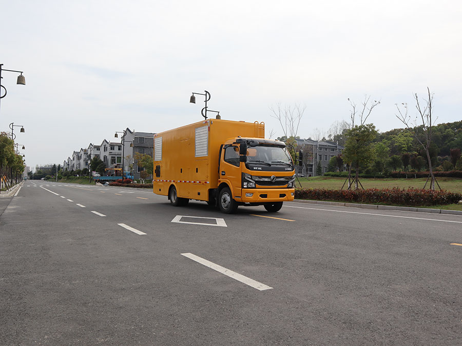 天錦200KW-300KW電源車